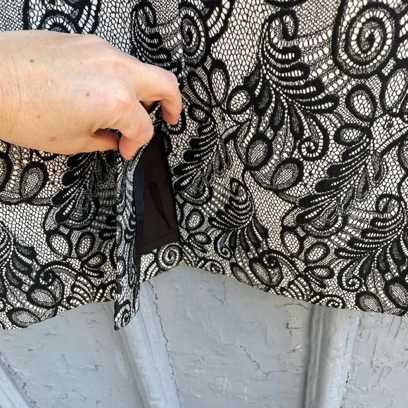 Bill Blass New York, black/ivory lace high waisted skirt with pockets, size 10 - Picture 7 of 12